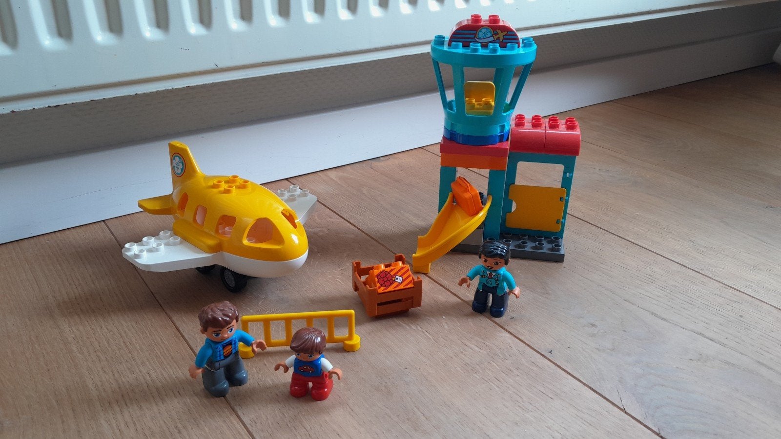 Lego Duplo Vliegveld 10871 met figuren en accessoires, Ophalen, Gebruikt, Overige thema's, Compleet
