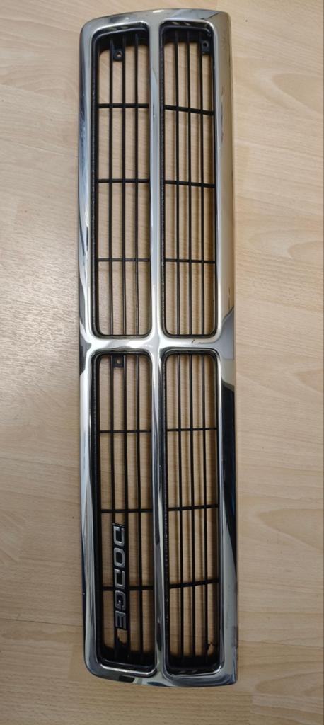 Dodge grill, Auto-onderdelen, Carrosserie en Plaatwerk, Gebruikt, Voor, Ophalen of Verzenden, Dodge