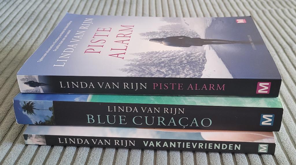 LINDA van RIJN, Piste alarm, Blue Curaçao, Vakantievrienden, Ophalen of Verzenden, Zo goed als nieuw, Linda van Rijn, Nederland