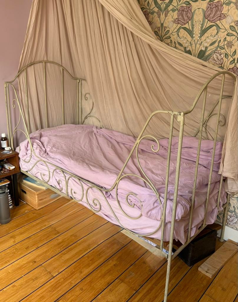 Mooi brocante meisjesbed, Kinderen en Baby's, Kinderkamer | Bedden, 70 tot 85 cm, 140 tot 160 cm, Zo goed als nieuw, Ophalen