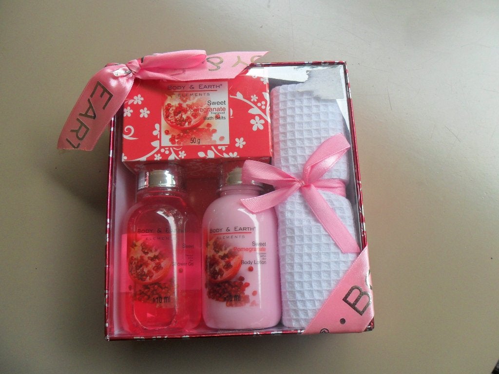 geschenkset "Body & Earth" Sweat Pommegranate (Nieuw), Ophalen of Verzenden, Nieuw, Bodylotion, Crème of Olie
