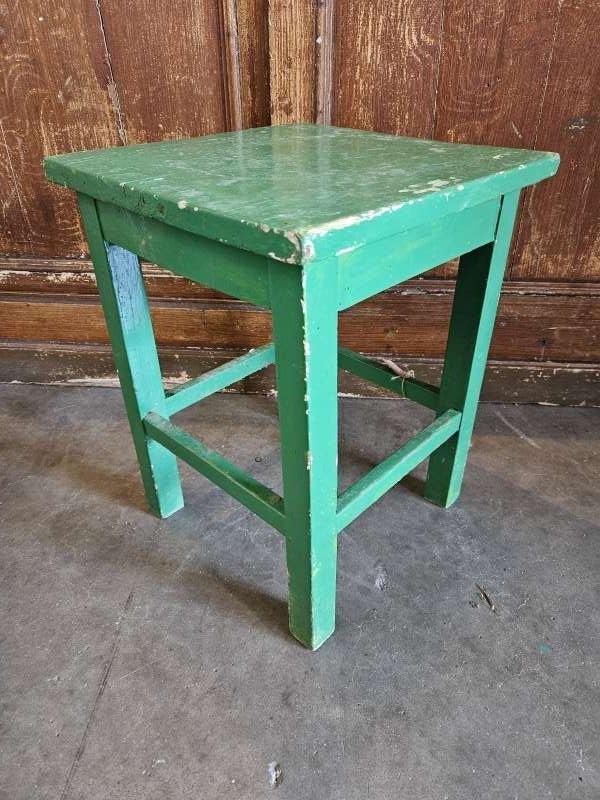 oude hocker,kruk ``WOONWINKEL RUSTIEK``, Ophalen of Verzenden