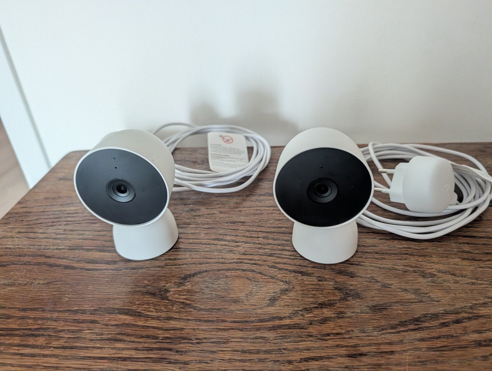 2x Google Nest Cam (bedraad) - Binnencamera's, Ophalen of Verzenden, Zo goed als nieuw, Binnencamera