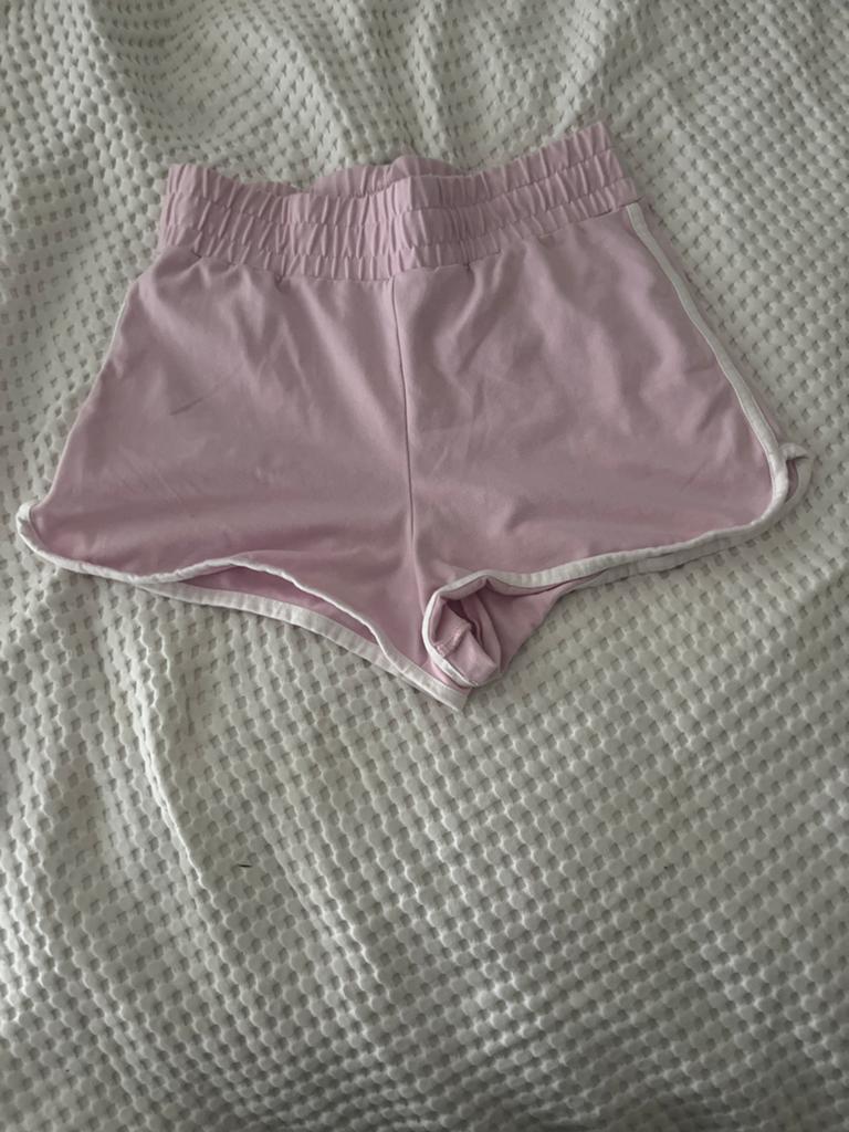 Roze sportbroekje met witte bies, Ophalen of Verzenden, Zo goed als nieuw