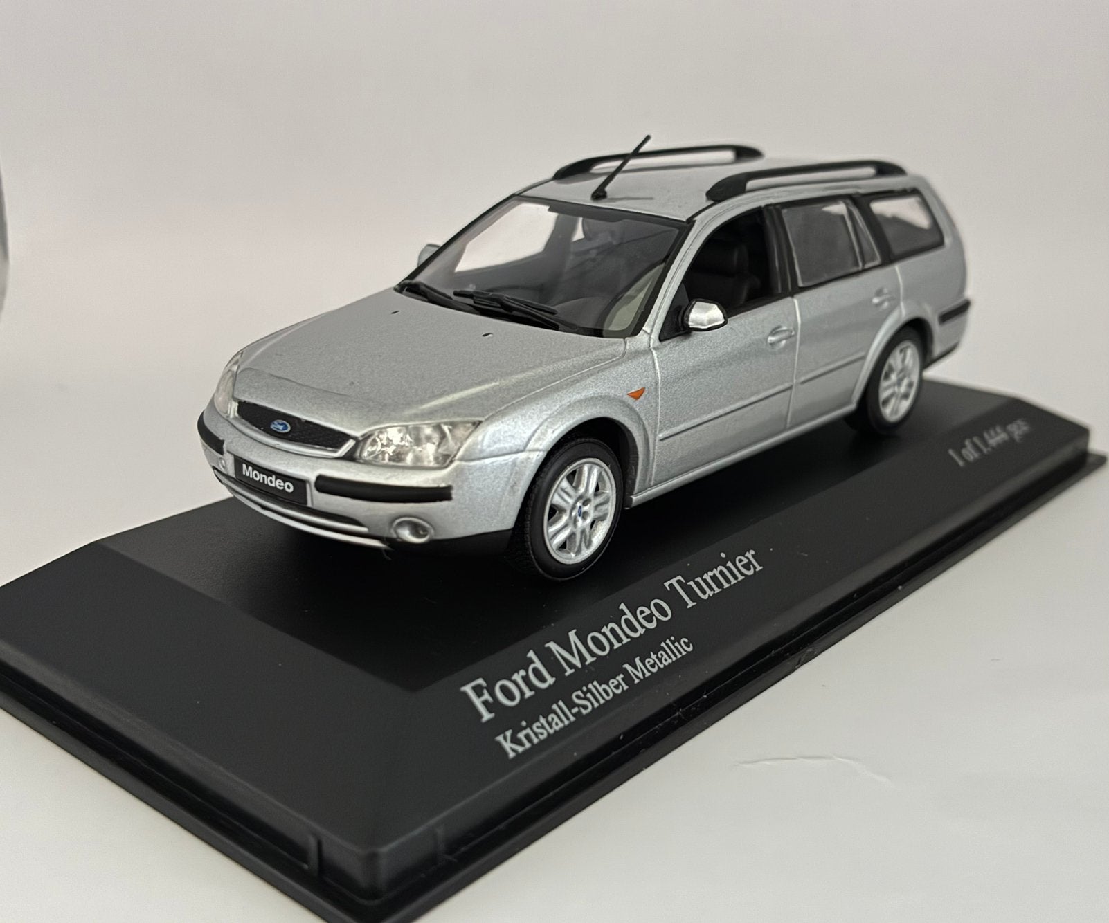 Ford Mondeo Turnier MK2 (Type CD132) 2001 - MiniChamps, Ophalen of Verzenden, Zo goed als nieuw, Auto, Overige merken