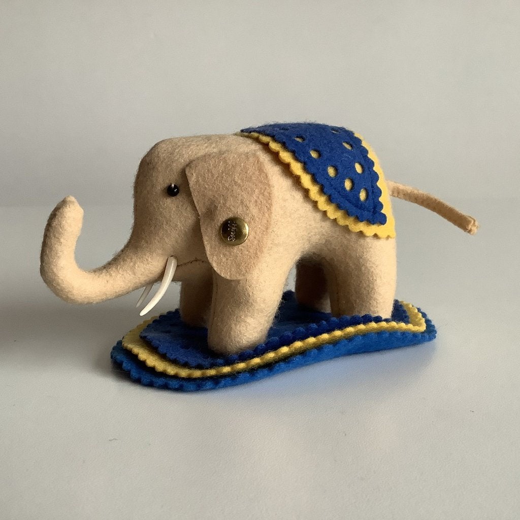 Steiff mini olifantje limited edition, Verzamelen, Beren en Cherished Teddies, Ophalen of Verzenden, Zo goed als nieuw, Stoffen beer