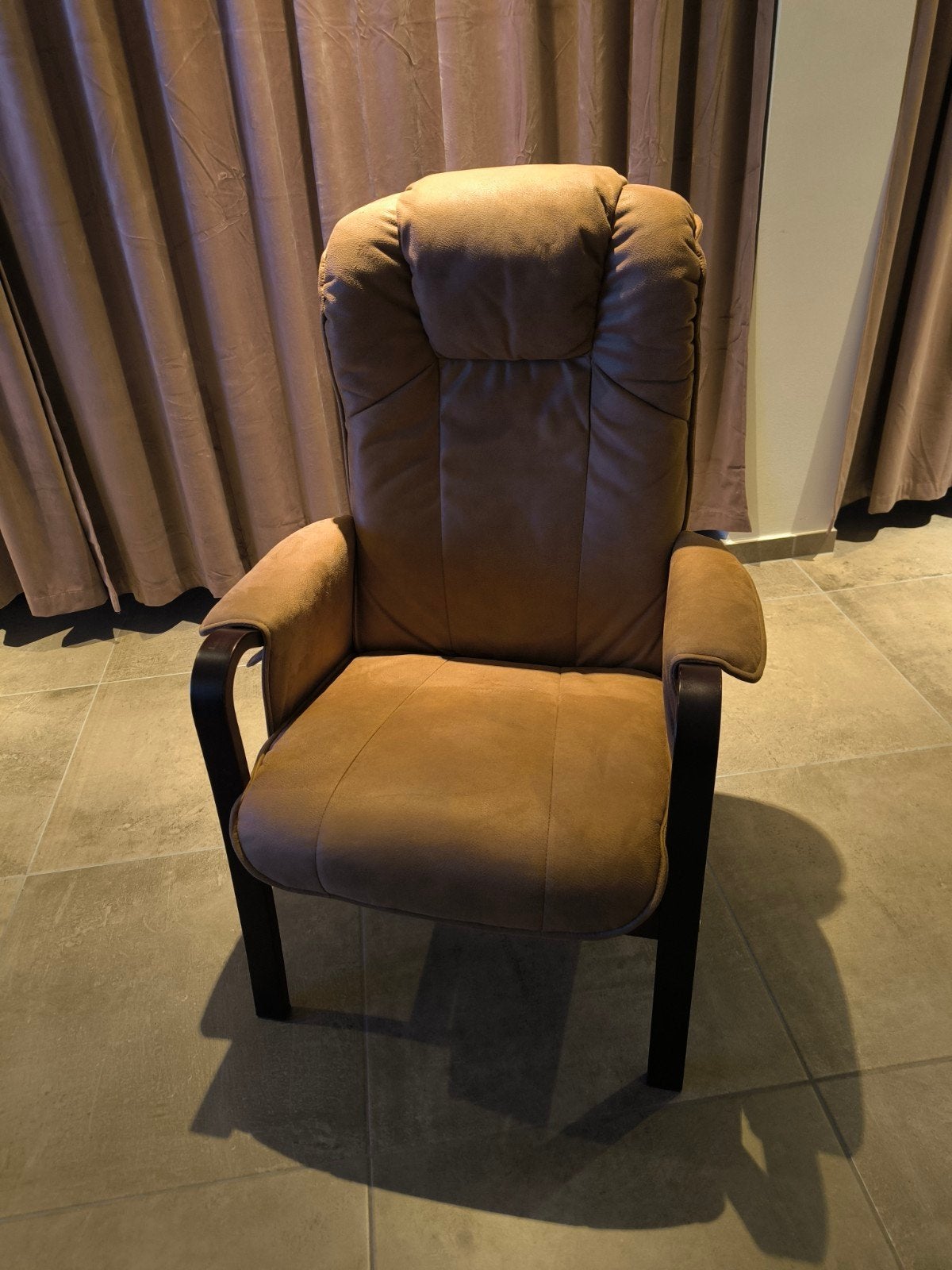 2x Suede Cognac Kleur Fauteuil - Comfortabel en Stijlvol, Huis en Inrichting, Ophalen, Gebruikt, 75 tot 100 cm, Stof