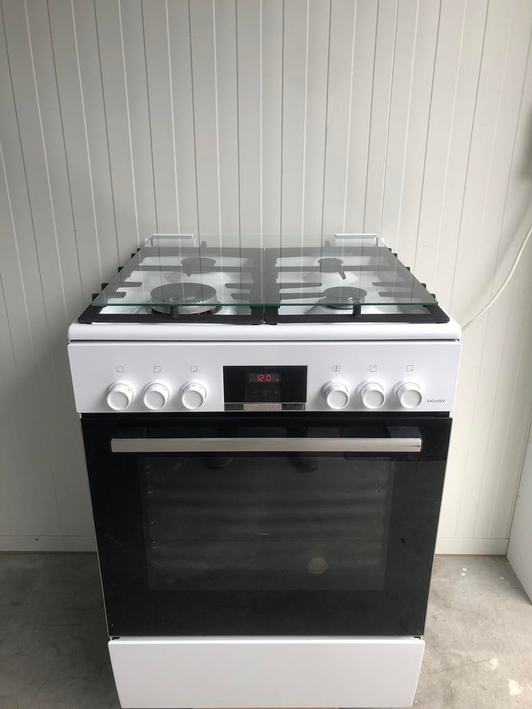 Bosch exclusive gasfornuis wokbrander grill hete lucht 60cm, 60 cm of meer, Zo goed als nieuw, Energieklasse A of zuiniger, Gas