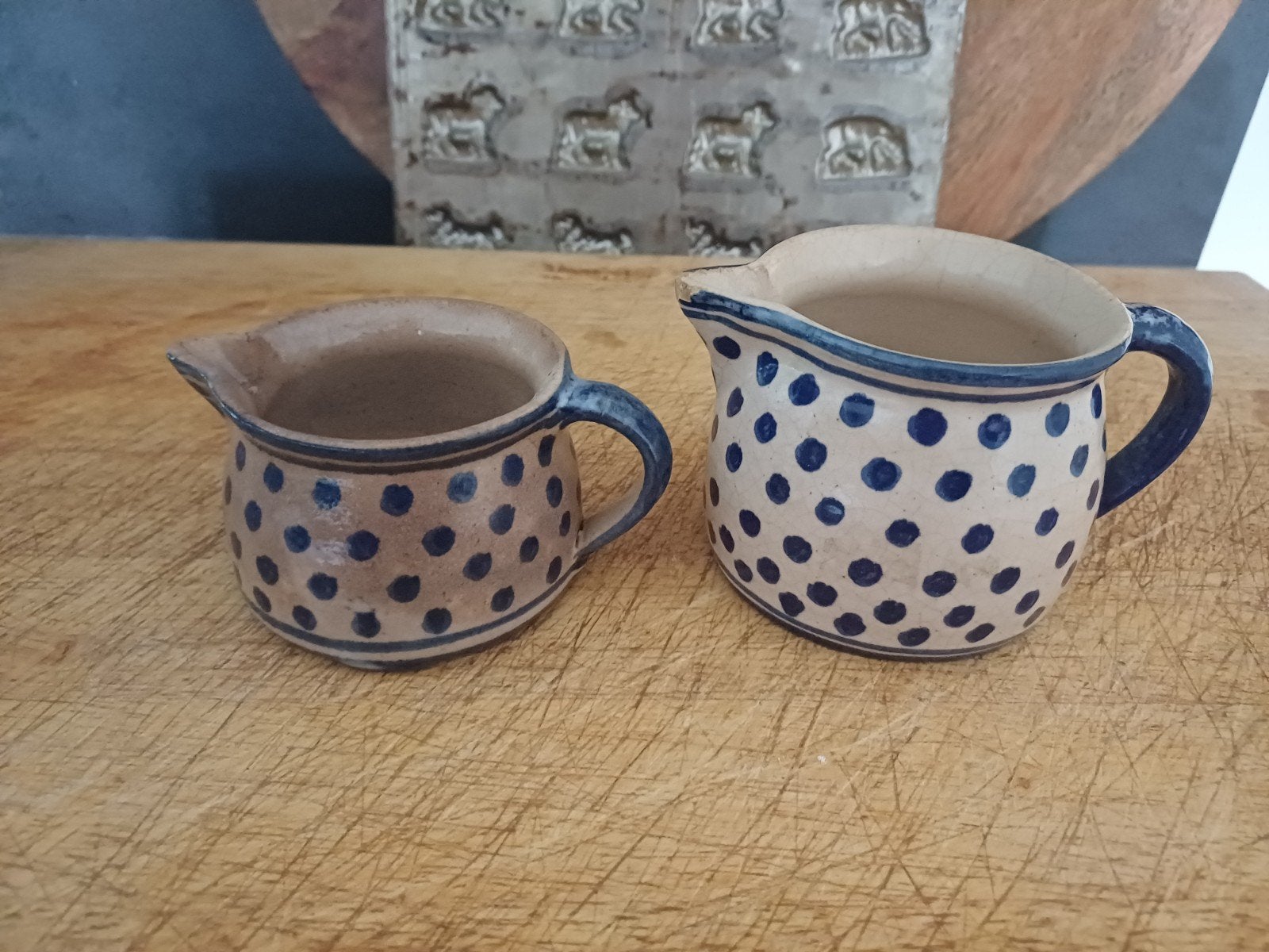 Antieke decoratieve Kannen met blauwe polkadots, Verzenden