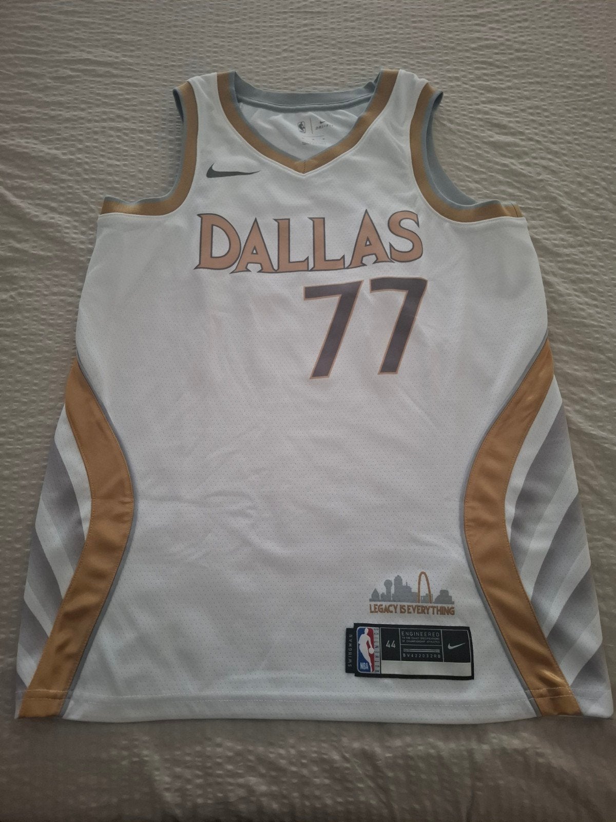 NBA DALLAS 77 DONČIC., Sport en Fitness, Basketbal, Ophalen of Verzenden, Kleding