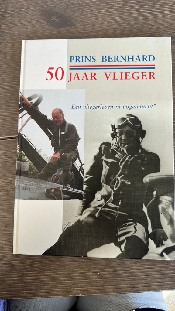 Prins Bernhard: 50 Jaar Vlieger - Een vliegerleven, Ophalen of Verzenden, Zo goed als nieuw, Nederland