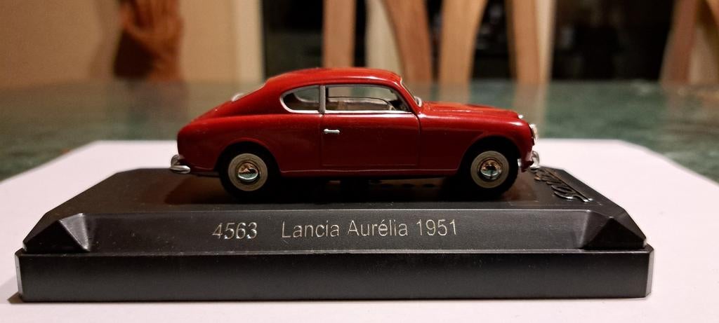 Lancia aurelia 1951 1:43, Ophalen of Verzenden, Auto, Solido