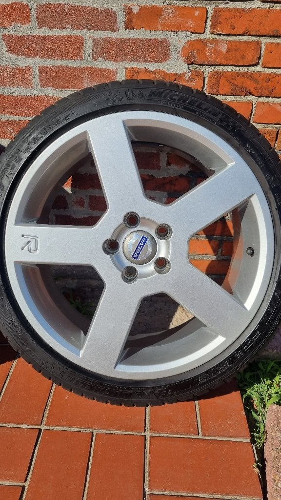 18 Volvo Pegasus R Desing velgen + Zomerbanden, Ophalen, 18 inch, Banden en Velgen, Zomerbanden