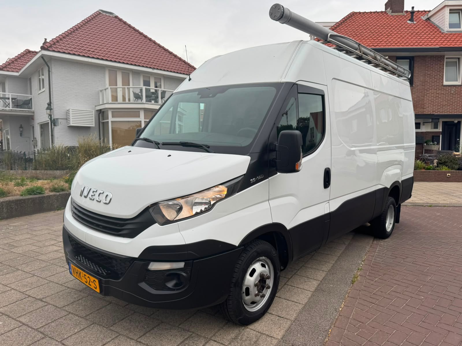 Iveco Daily 35C14 2.3D L2/ H2 euro 6 weinig km, Auto's, Bestelauto's, 13 km/l, Iveco, Wit, Bedrijf