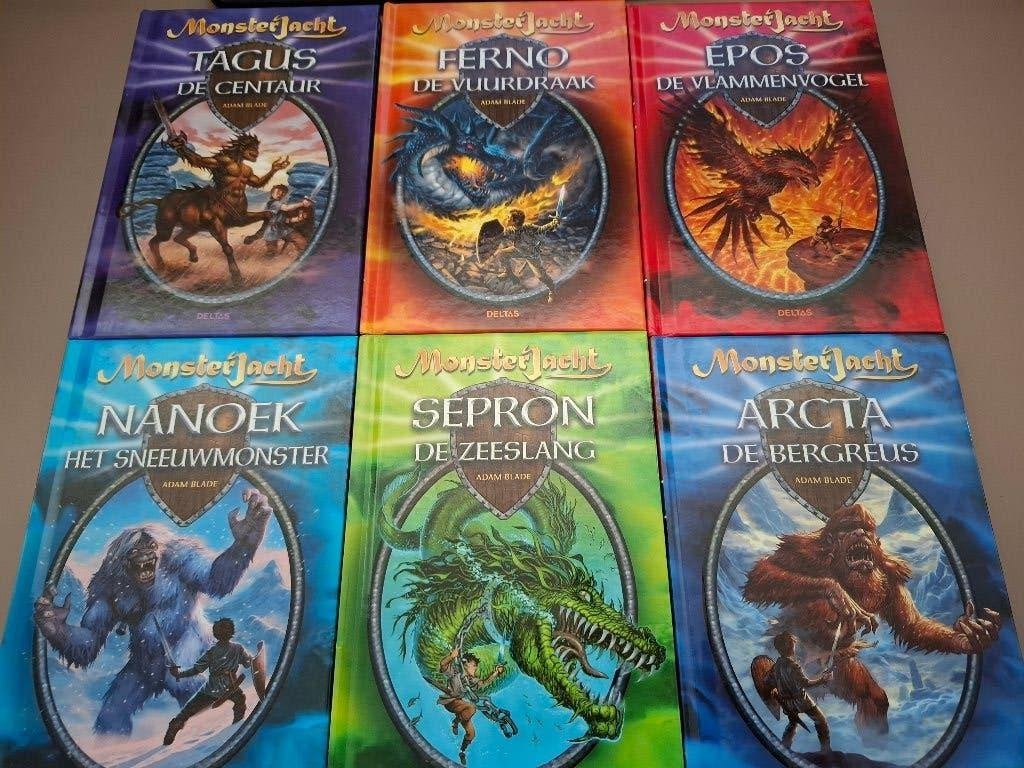6x Dinobaai + 6x Monsterjacht, Ophalen of Verzenden, Zo goed als nieuw, Rex Stone- Adam Blade, Fictie algemeen