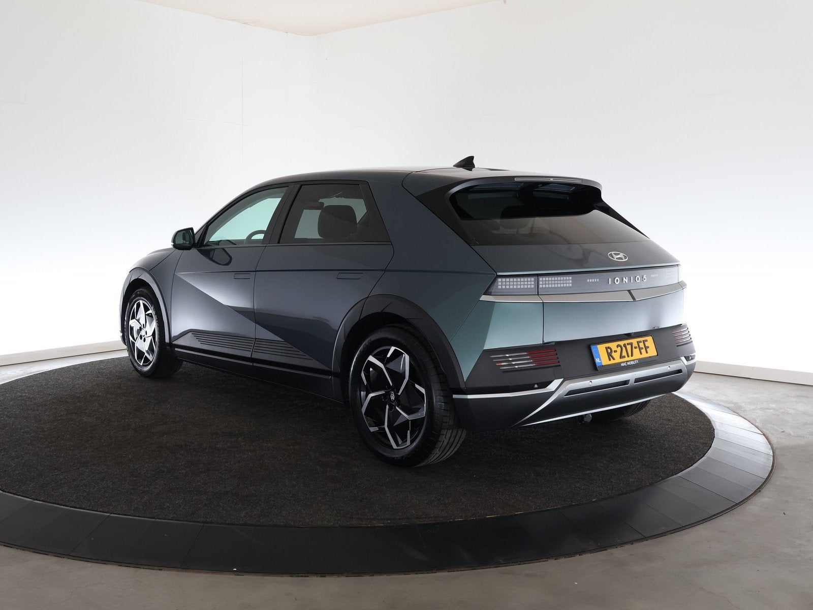 Hyundai IONIQ 5 Connect+ 73kWh | Trekhaak | Navi | Clima | L, Auto's, Gebruikt, 10 min, Automatische klimaatregeling, Grijs