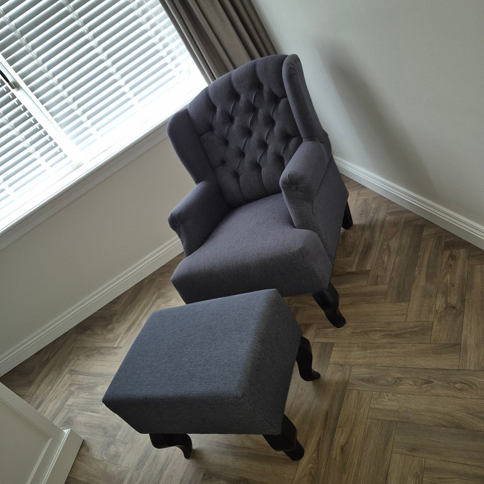 Landelijke fauteuil met voetenbank, Ophalen, 75 tot 100 cm, Zo goed als nieuw, Stof