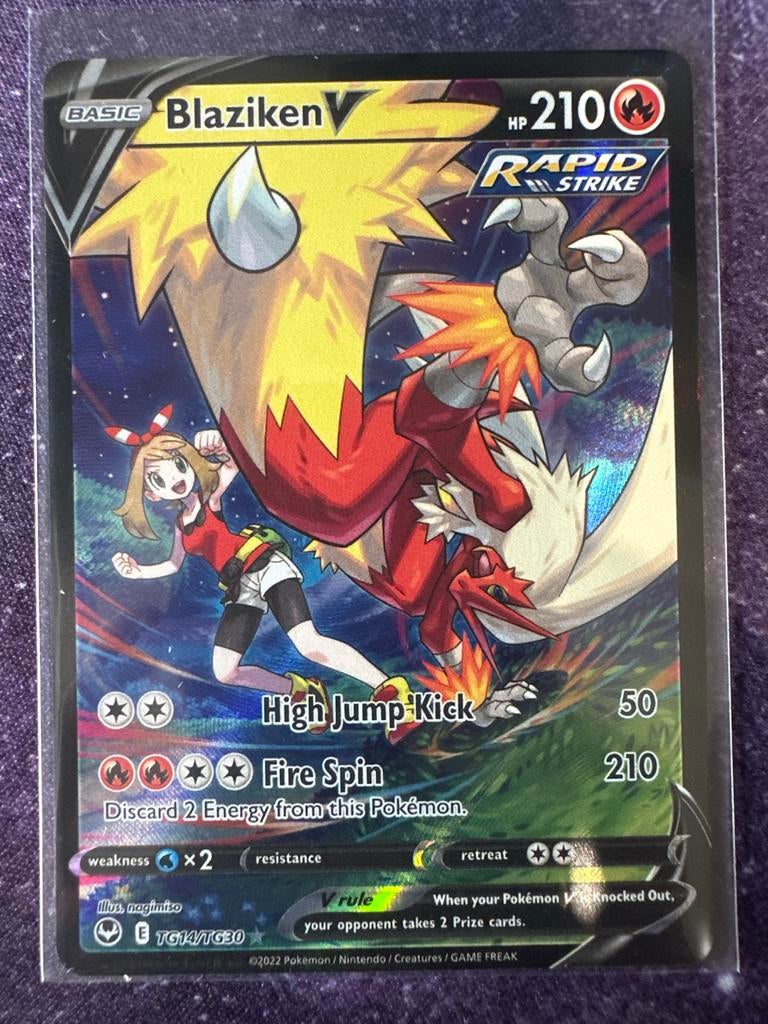 Blaziken V TG14/TG30 Pokémon Kaart - Rapid Strike, Ophalen of Verzenden, Zo goed als nieuw, Losse kaart, Foil