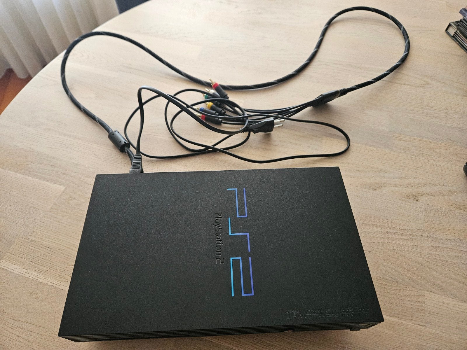 Playstation 2 + controllers, Spelcomputers en Games, Spelcomputers | Sony PlayStation 2, Gebruikt, Met 2 controllers, Ophalen of Verzenden