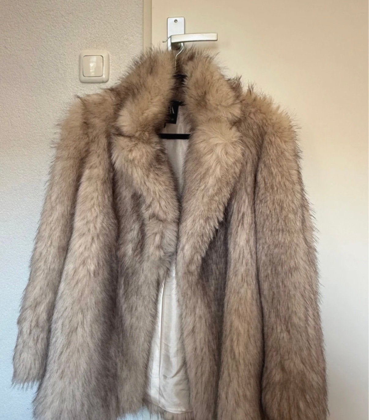 Zara Faux Fur Jas Maat M, Ophalen of Verzenden, Zo goed als nieuw, Maat 38/40 (M), Beige