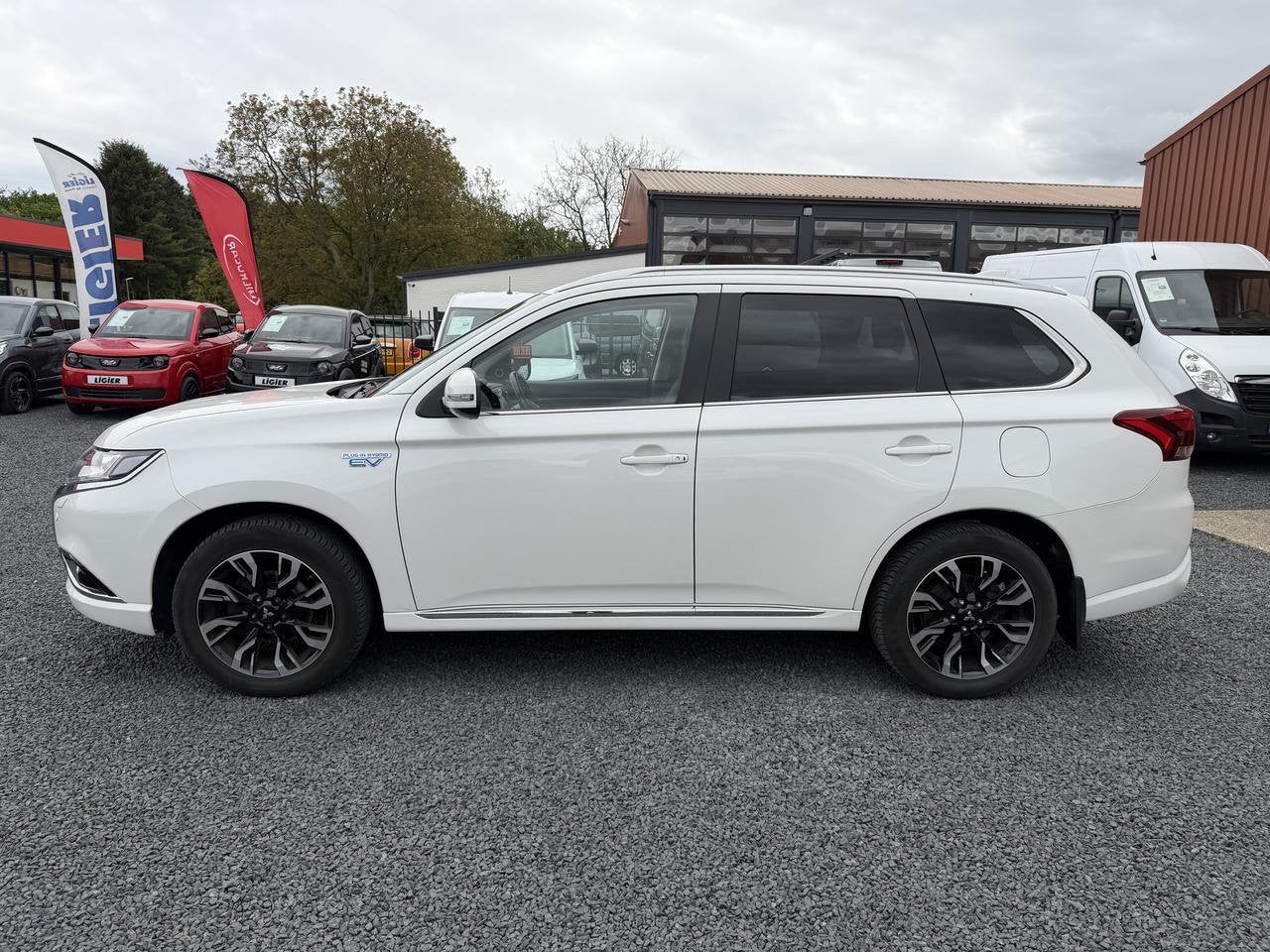 Mitsubishi Outlander 2.0 PHEV EXECUTIVE EDITION (bj 2015), 1998 cc, 4 cilinders, Met garantie (alle), 1820 kg