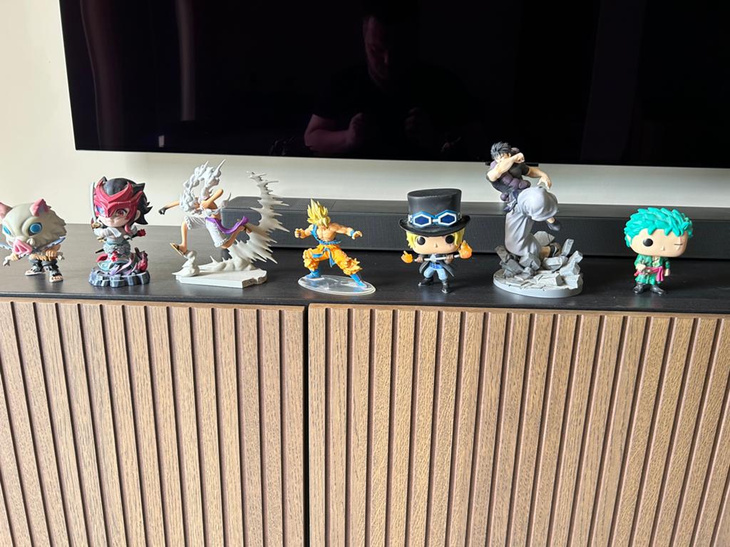 Anime figures & pokemon kaarten, Ophalen, Zo goed als nieuw