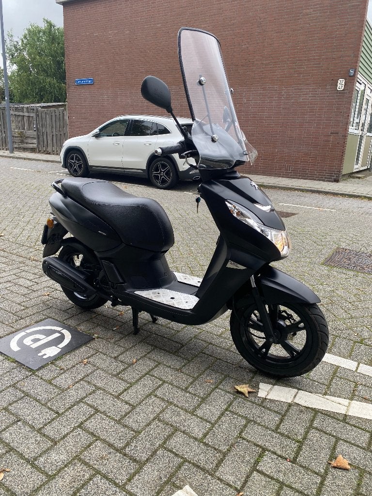 Peugeot Kisbee 2021 | 5.521 km | 45 km/u | Zeer nette staat, Ophalen, Overige modellen, Maximaal 45 km/u, Zo goed als nieuw