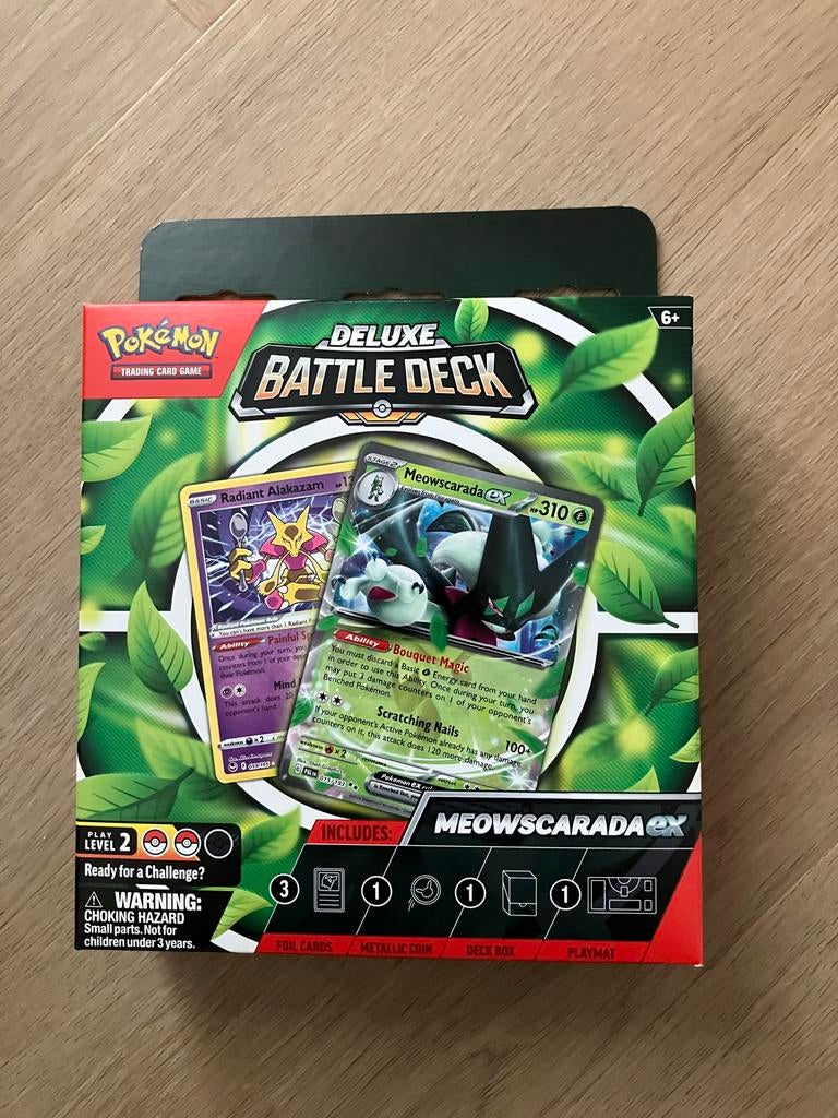 Pokémon TCG Deluxe Battle Deck Meowscarada ex & Alakazam, Ophalen of Verzenden, Nieuw, Meerdere kaarten, Foil