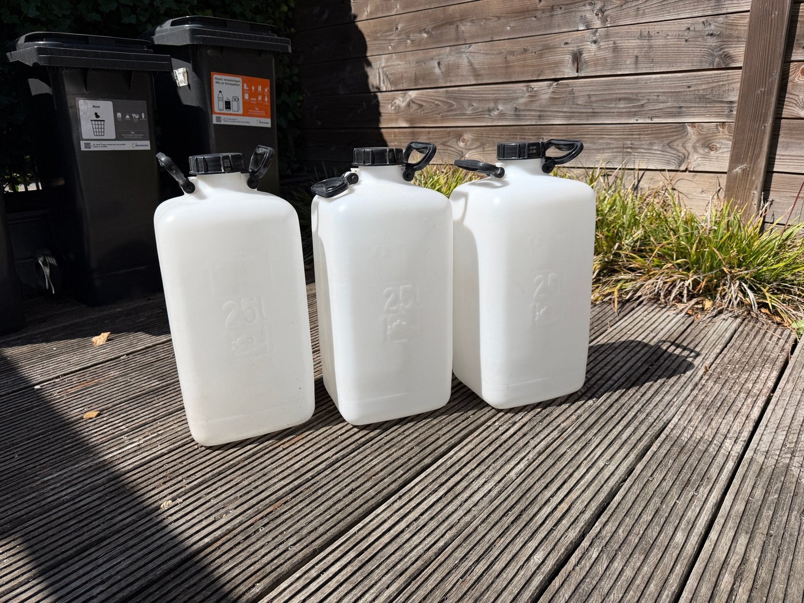 3x Witte jerrycans met handvat en dop (25 liter), Ophalen, Gebruikt