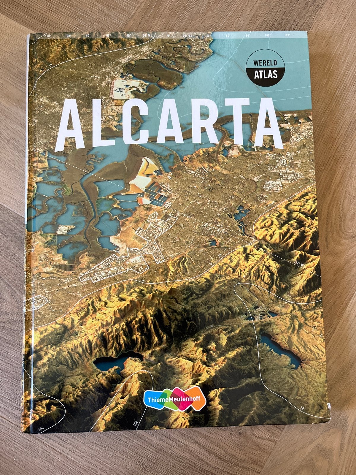 Alcarta Wereldatlas 1e editie - havo/vwo, Boeken, Overige atlassen, 2000 tot heden, Ophalen of Verzenden, Zo goed als nieuw