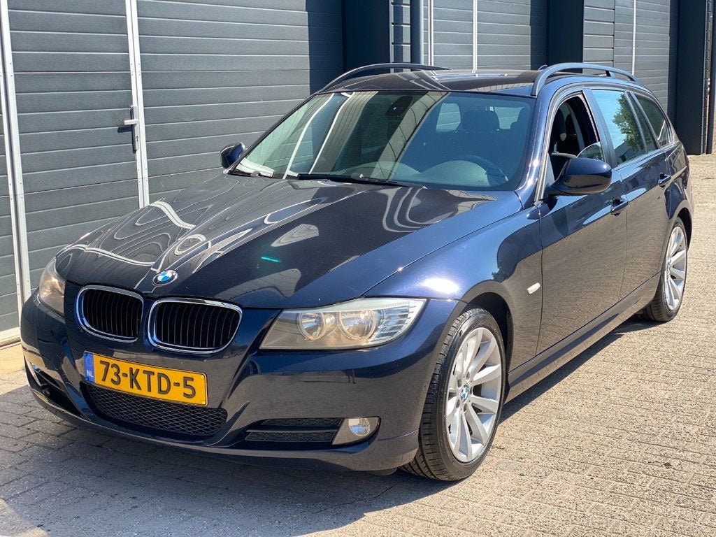 BMW 3 Serie 318 TOURING (bj 2010), Auto's, Achterwielaandrijving, Blauw, Origineel Nederlands, Handgeschakeld