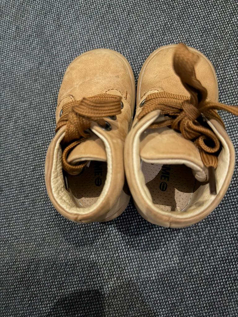 Leuke bruine babyschoentjes maat 20, Kinderen en Baby's, Babykleding | Schoentjes en Sokjes, Ophalen, Gebruikt, Jongetje of Meisje