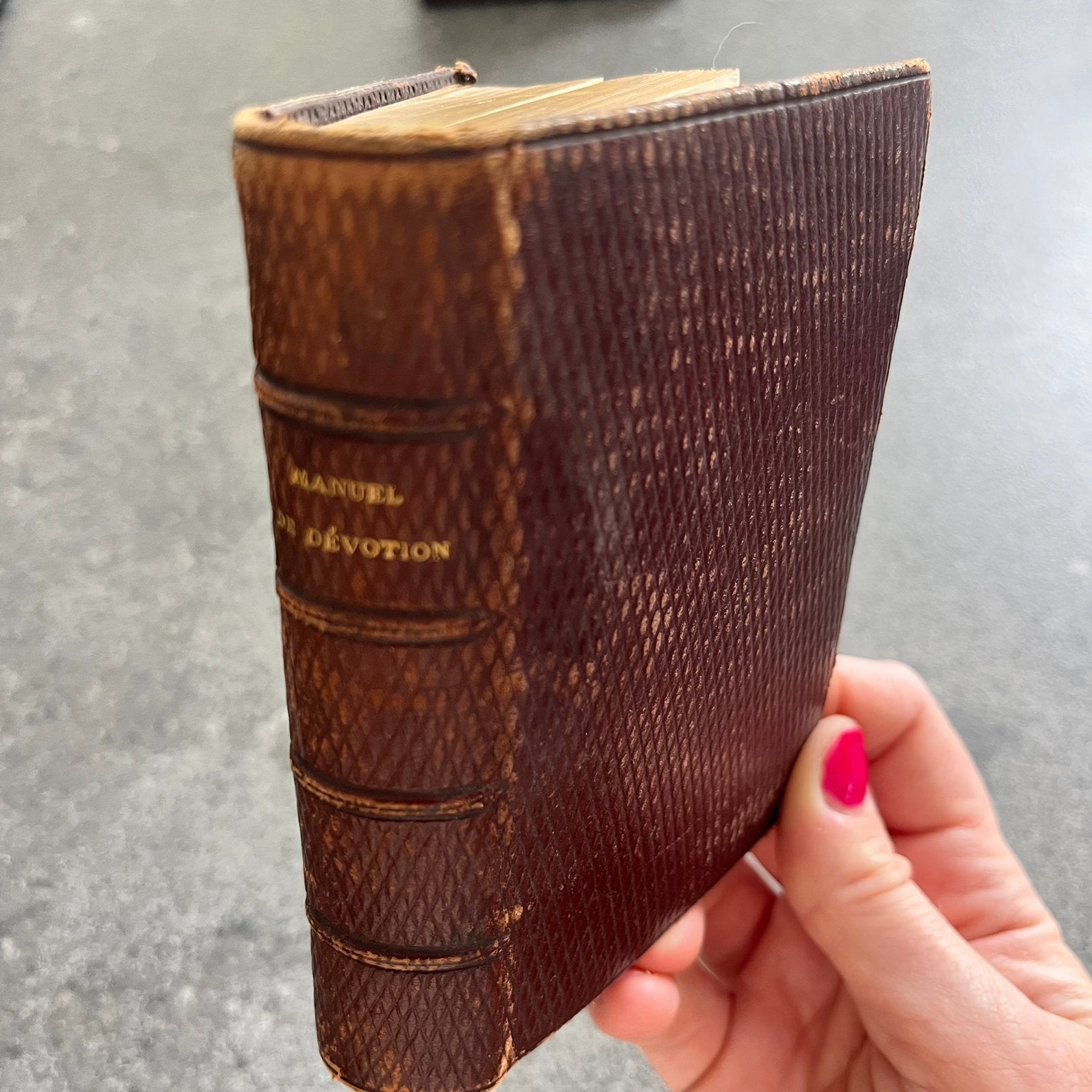 Manuel de Dévotion (1850) - Antiek Lederen Gebedenboek, Ophalen of Verzenden, Gelezen, Christendom | Katholiek