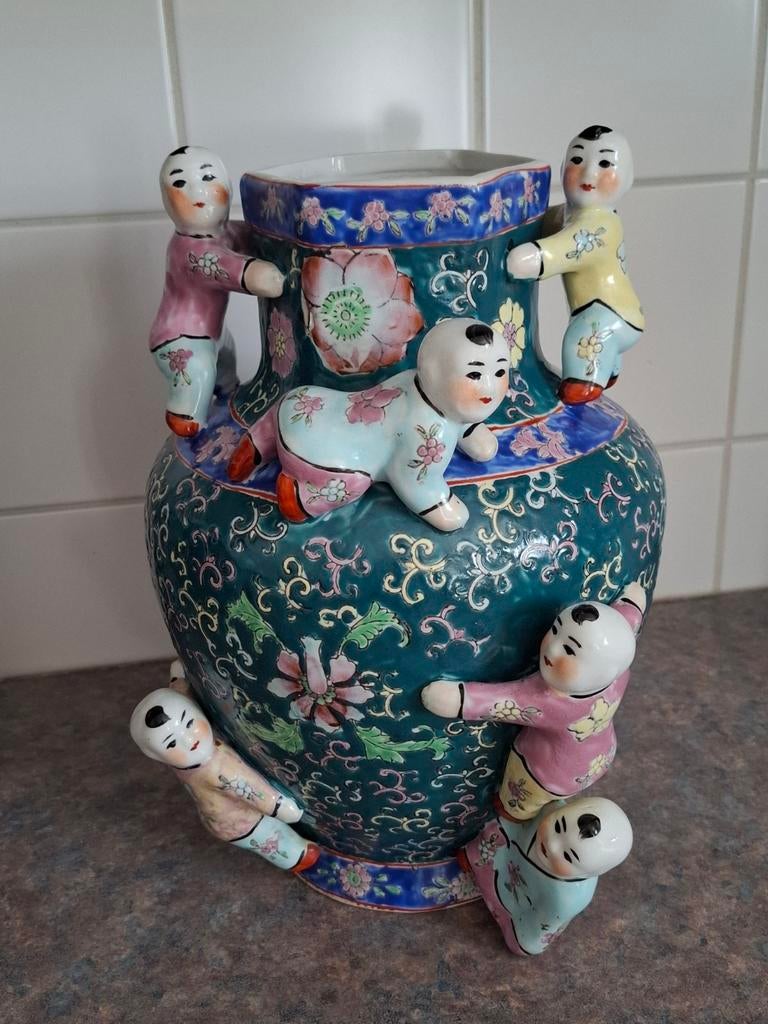 Oude Chinese  vruchtbaarheids vaas met 6 zotjes erop, Antiek en Kunst, Ophalen of Verzenden