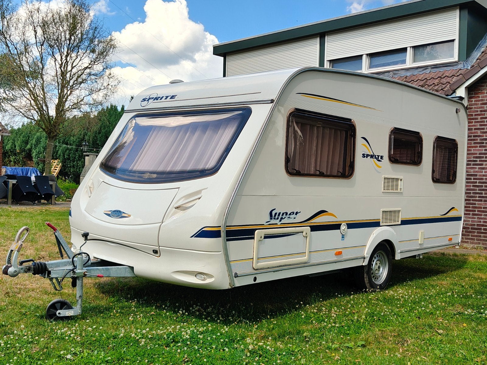 Mooie caravan Sprite Super 450 CF met Frans bed en rondzit, Rondzit, Frans bed, 750 - 1000 kg, 4 tot 5 meter