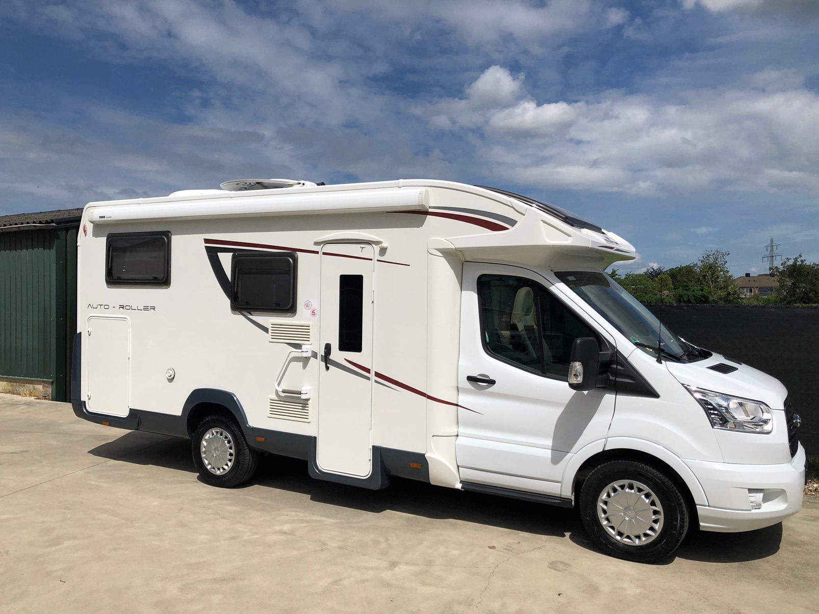 Caravans And Camping Smetteloze