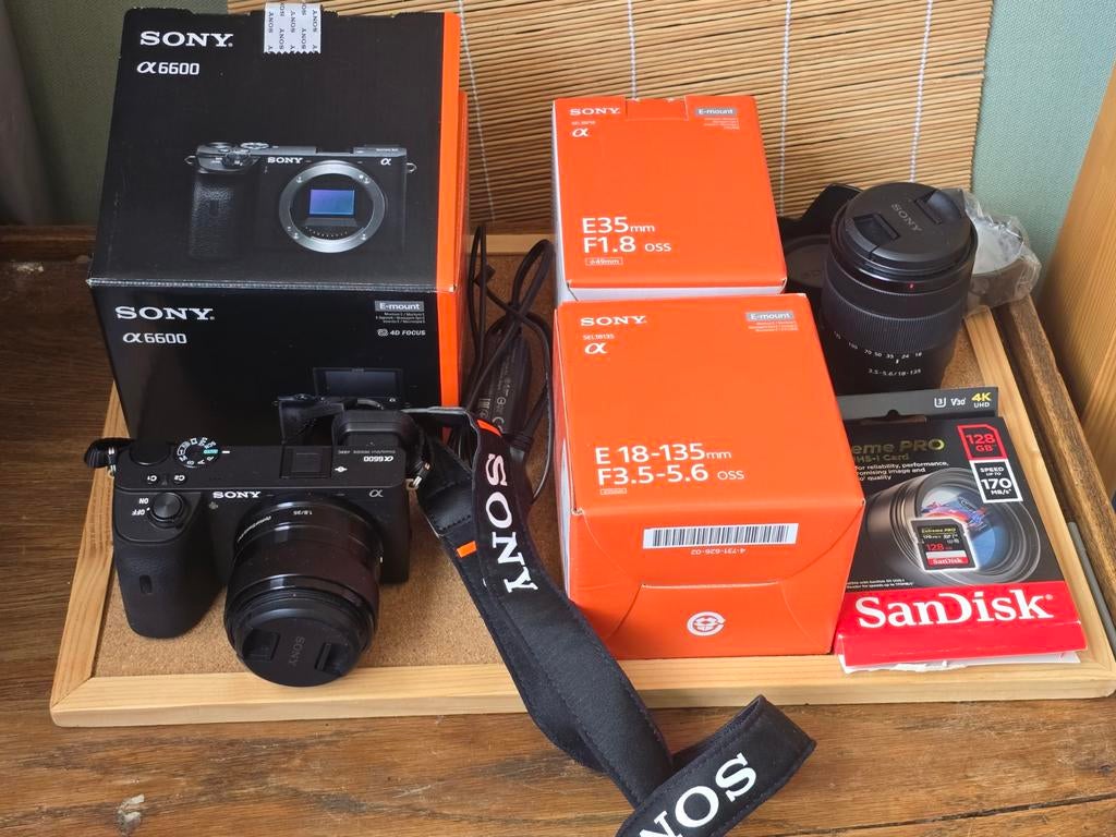Sony A6600 met 2 lenzen en maar 4625 clicks, Ophalen, Zo goed als nieuw, Compact, Sony