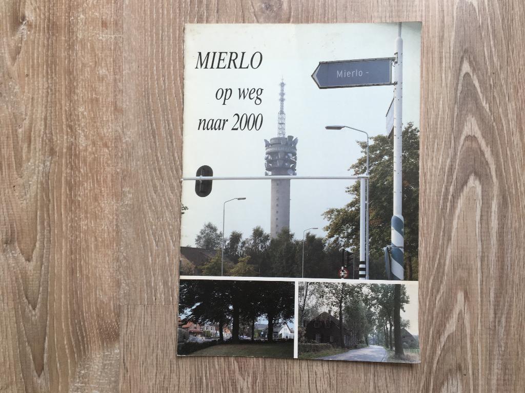 boek Mierlo op weg naar 2000 foto  informatie boek uit 1989, Verzenden, 20e eeuw of later, Zo goed als nieuw