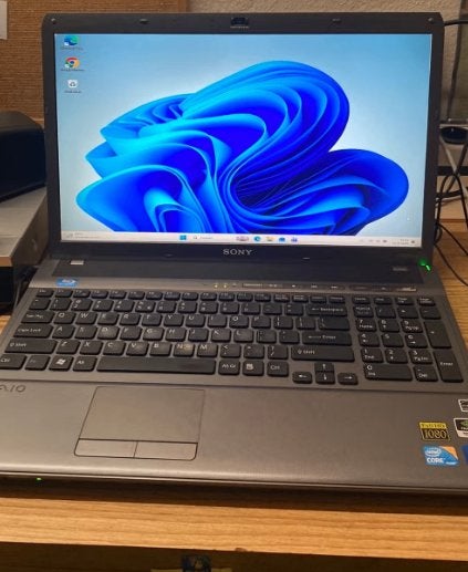 Prima 17 inch Sony Vaio i7 processor + Windows 11 + Office, Computers en Software, Windows Laptops, Met videokaart, Qwerty, 8 GB