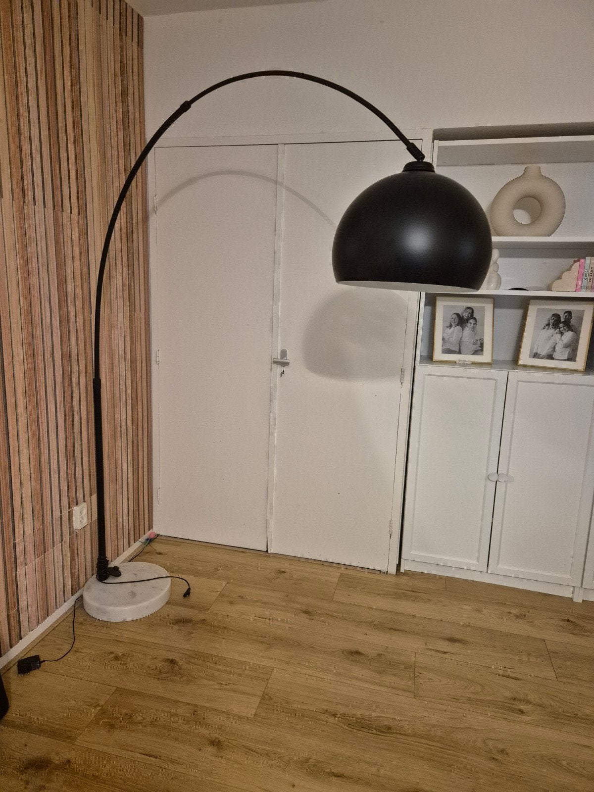 Moderne Booglamp met Marmeren Voet - Zwart, Huis en Inrichting, Ophalen, Modern, Industrieel, 200 cm of meer, Overige materialen