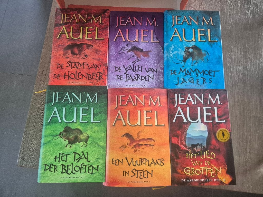 Jean m Auel serie De Aardkinderen 1 tm 6 in verzameldoos, Ophalen