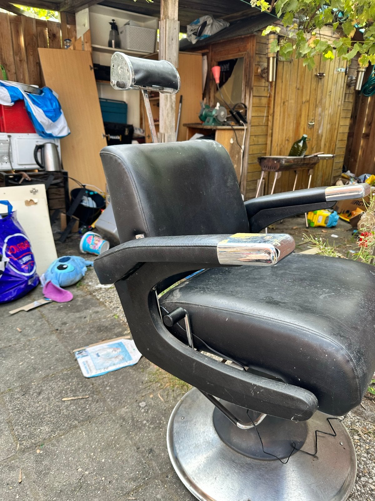 Vintage Kappersstoel - Zwart Leer en Metaal, Huis en Inrichting, Stoelen, Gebruikt, Zwart, Leer, Ophalen of Verzenden