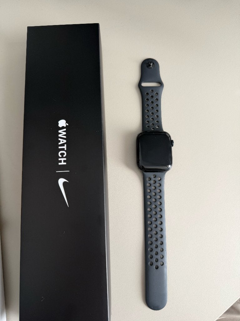 Apple Watch Series 7 Nike 45mm zwart – nette staat, Gebruikt, Apple Watch ⌚️, Zwart, IOS