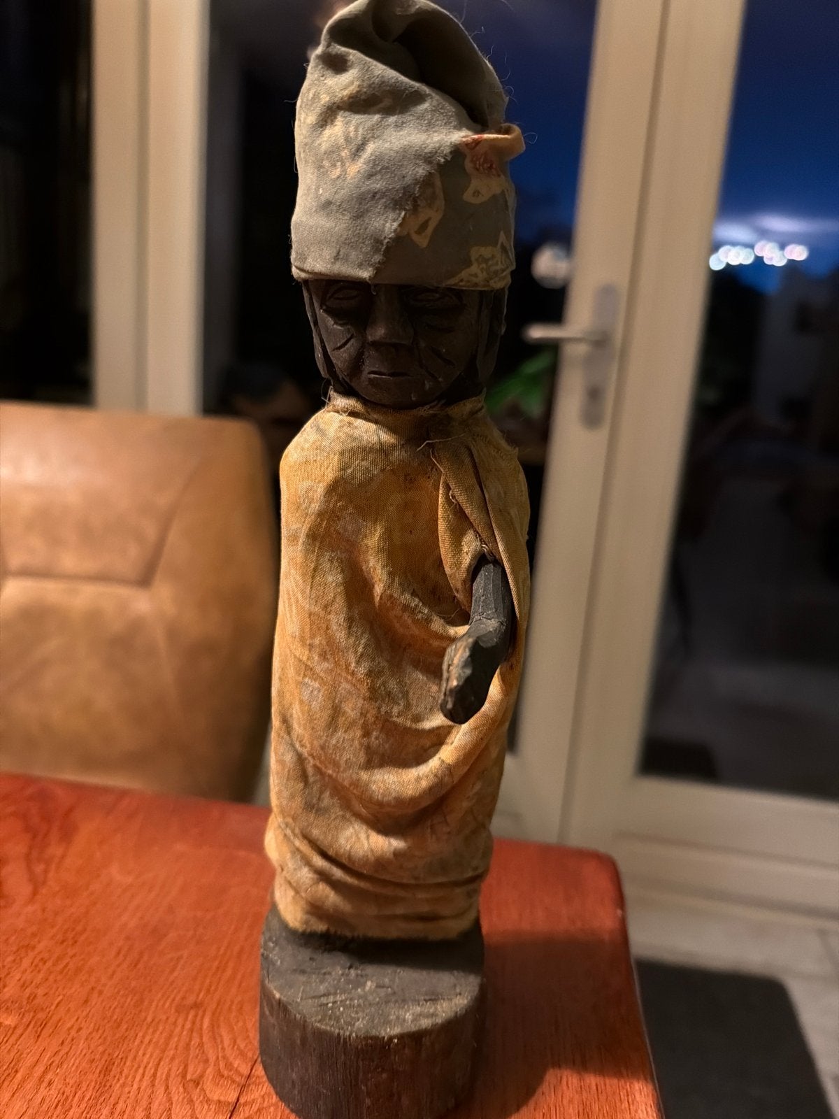 Uniek handgesneden fetisch afrikaans houten beeld, Ophalen of Verzenden, Handgemaakt, 20 - 50 cm, Beeld