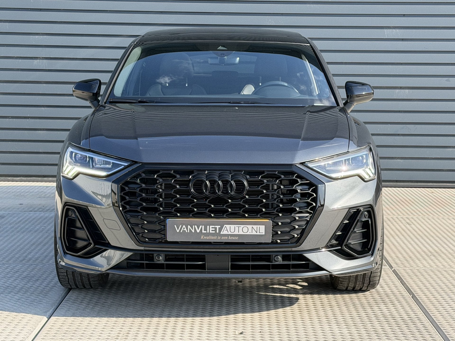 Audi Q3 Sportback 35 TFSI S Edition PANO DAK / 20 INCH / Cam, 15 km/l, 4 cilinders, Leder en Stof, Bedrijf