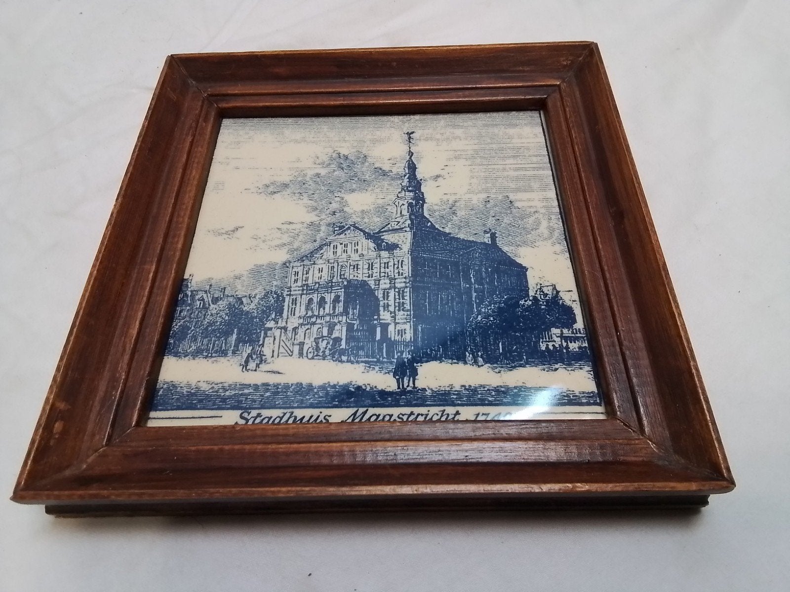 Ingelijste prent Stadhuis Maastricht 1740, Antiek en Kunst, Ophalen of Verzenden