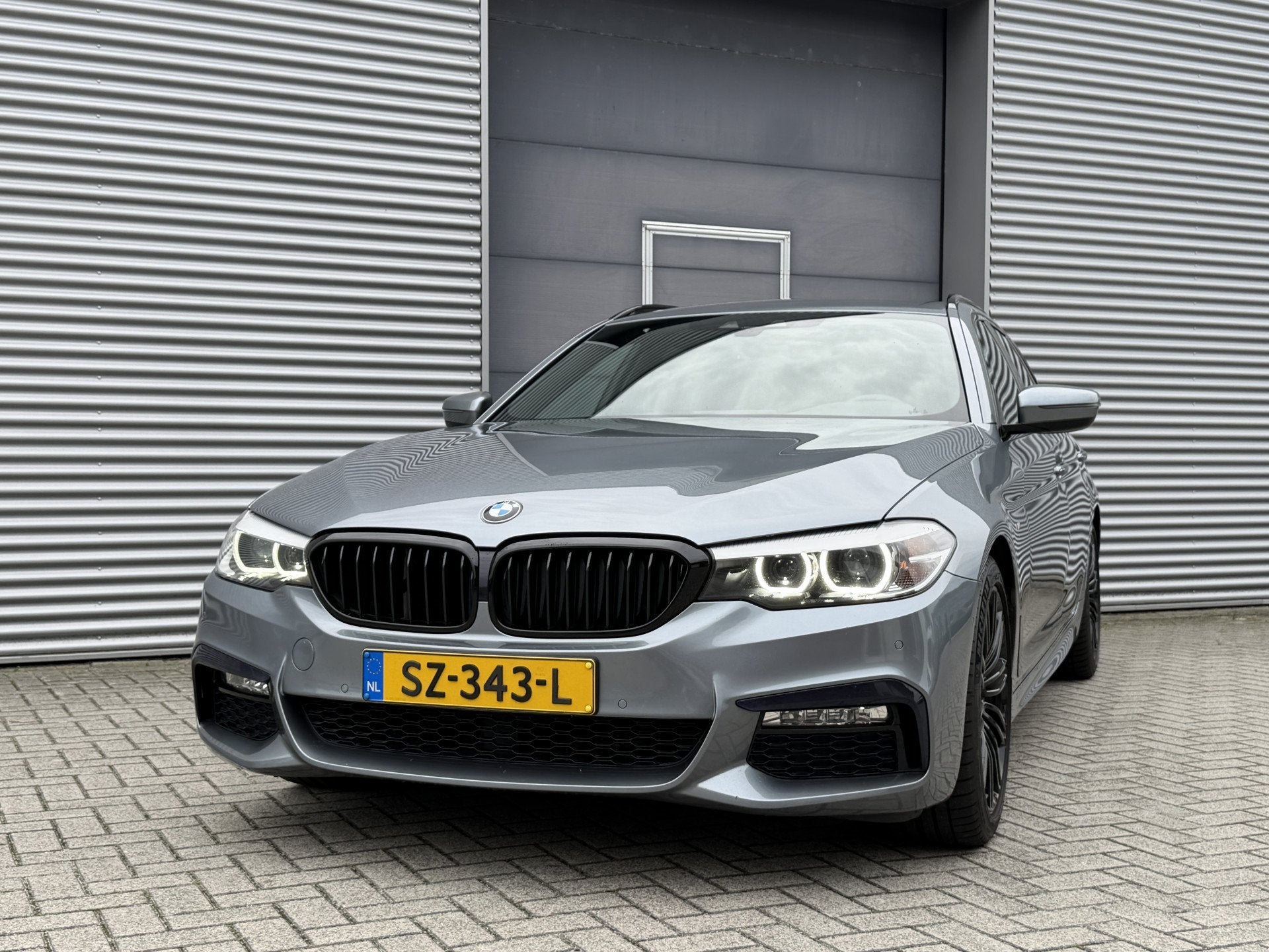 BMW 5 Serie Touring 520d High Executive Aut. I M-Pakket I Na, Automaat, Dealer onderhouden, Achterwielaandrijving, Leder en Stof