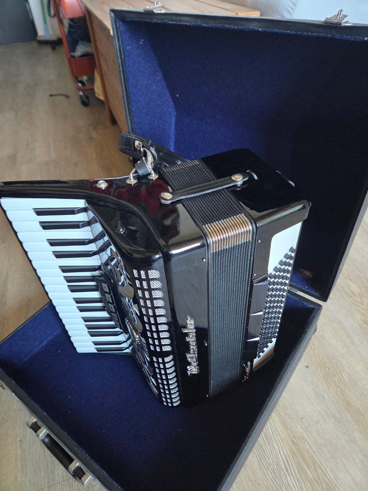 Weltmeister Caprice Accordeon met koffer en riemen, Ophalen, Gebruikt, Overige formaten, Met koffer