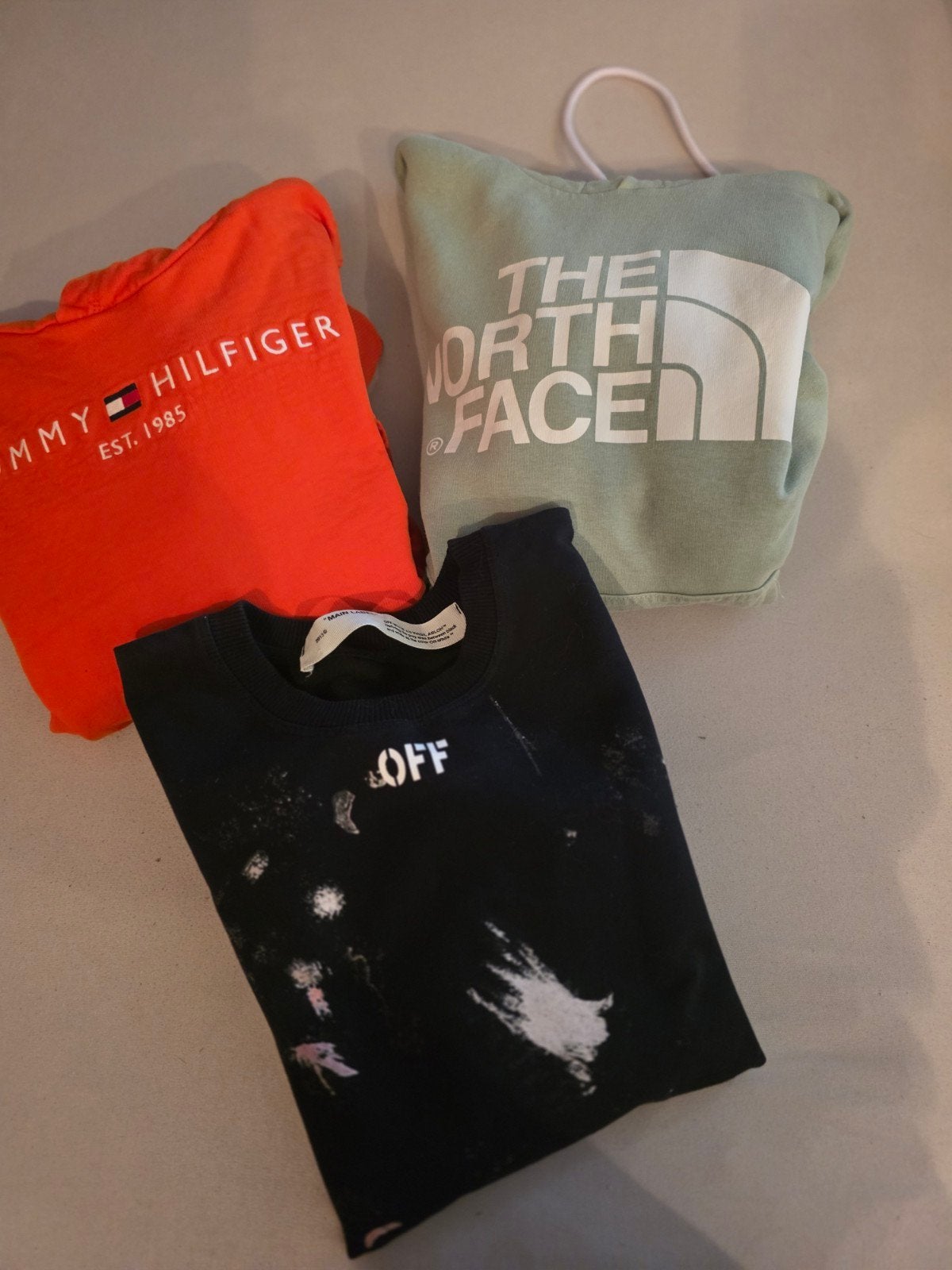 Set van 3 truien/hoodies: Tommy Hilfiger, Off White, TNF (S), Ophalen, Zo goed als nieuw