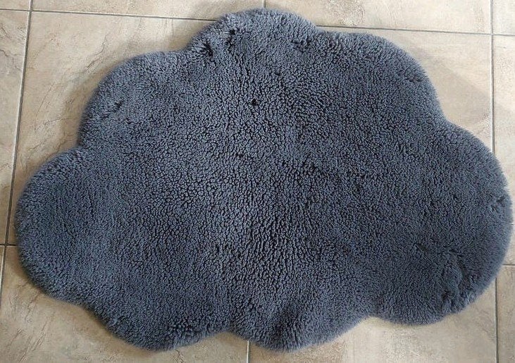 Vloerkleed in de vorm van een wolk - 90x60cm, Grijs, Ophalen of Verzenden, Zo goed als nieuw, Kleed of Kussen